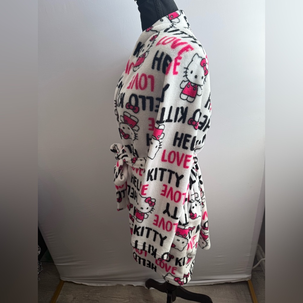 Sanrio Hello Kitty Plush Robe - Picture 2 of 4